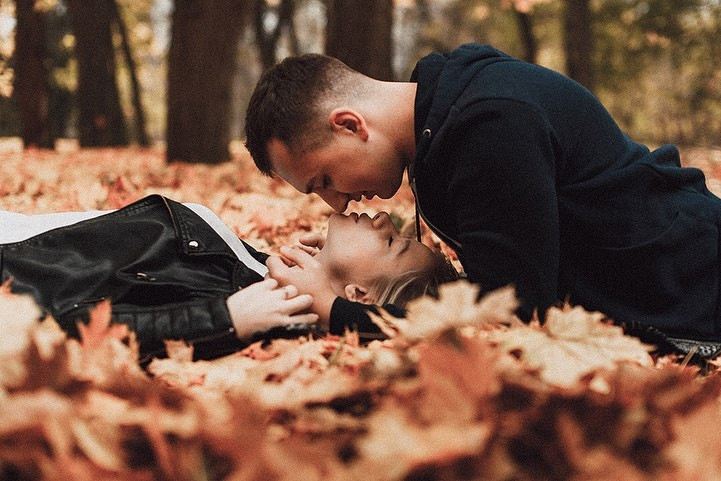 Осіння фотосесія на природі пари, фото - Фотограф Максим Зазымко