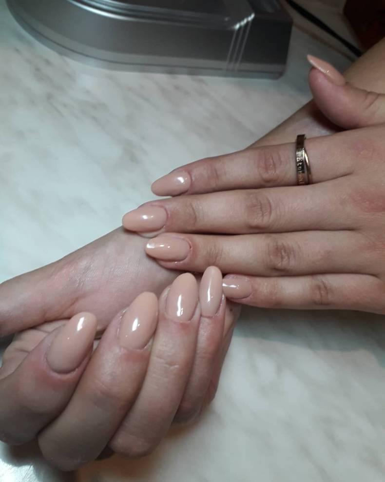 Нюдовий манікюр мигдаль однотонний (монохромний), фото - Майстер манікюру Лина