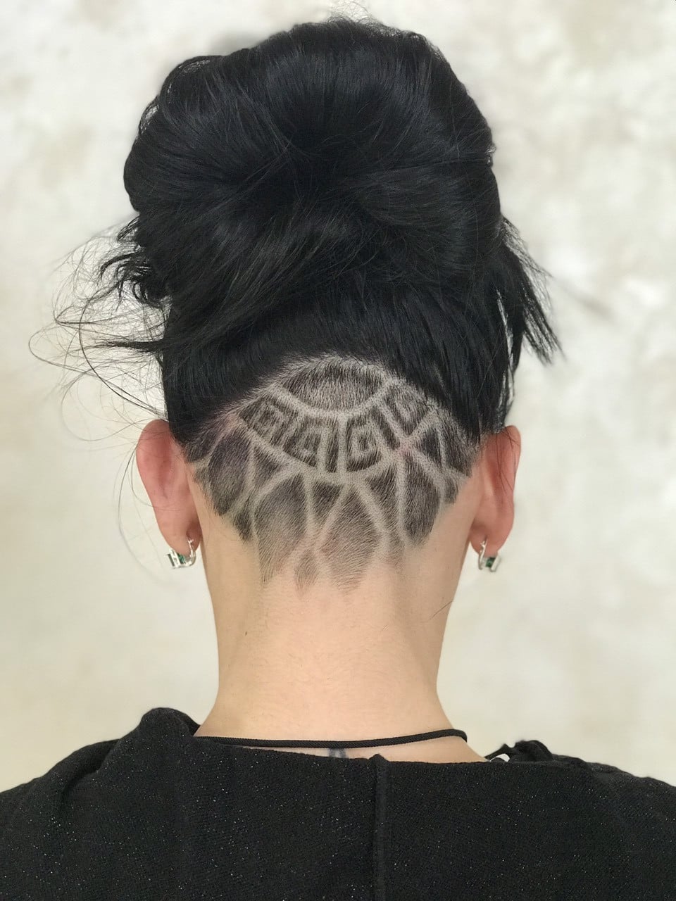 Жіноча стрижка андеркат Малюнок на волоссі (hair tattoo), фото - Перукар Ксюша Олифиренко