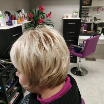 Стрижка и блонд.