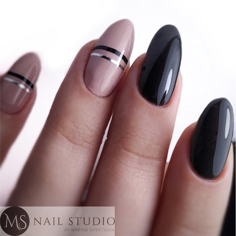 Маникюр с полосками акцентом на один ноготь стильный, фото - Ногтевая студия MS Nail Studio by Marina Shyvtsova