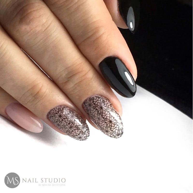 Чорний манікюр з принтами на овальні нігті, фото - Нігтьова студія MS Nail Studio by Marina Shyvtsova