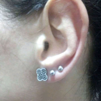 Пирсинг уха, носа
                    Салон красоты Марти Харьков