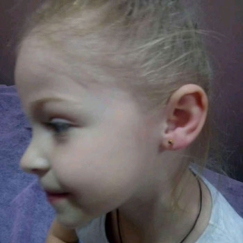 Пирсинг уха, носа
                    Салон красоты Марти Харьков