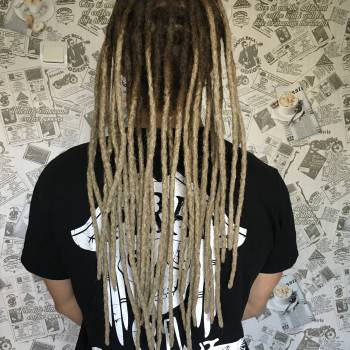 Натуральные дреды с удлинением канекалоном.