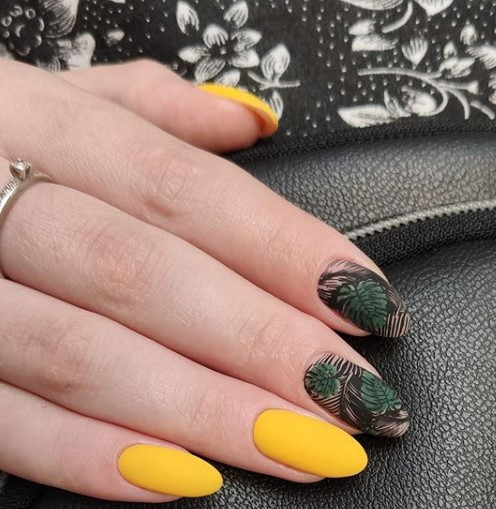 Маникюр с рисунком желтый разноцветный, фото - Ногтевая студия Nails Star