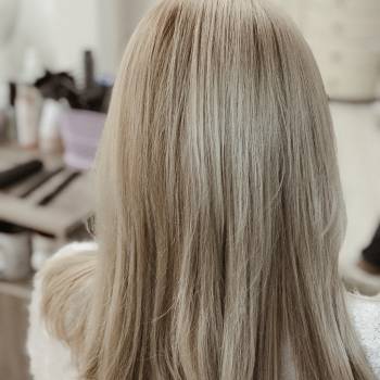 Процедура відновлення волосся