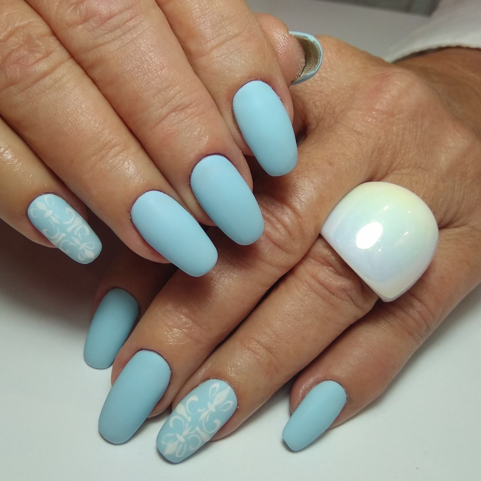 Нежный маникюр с рисунком матовый, фото -  Beautylife Studio