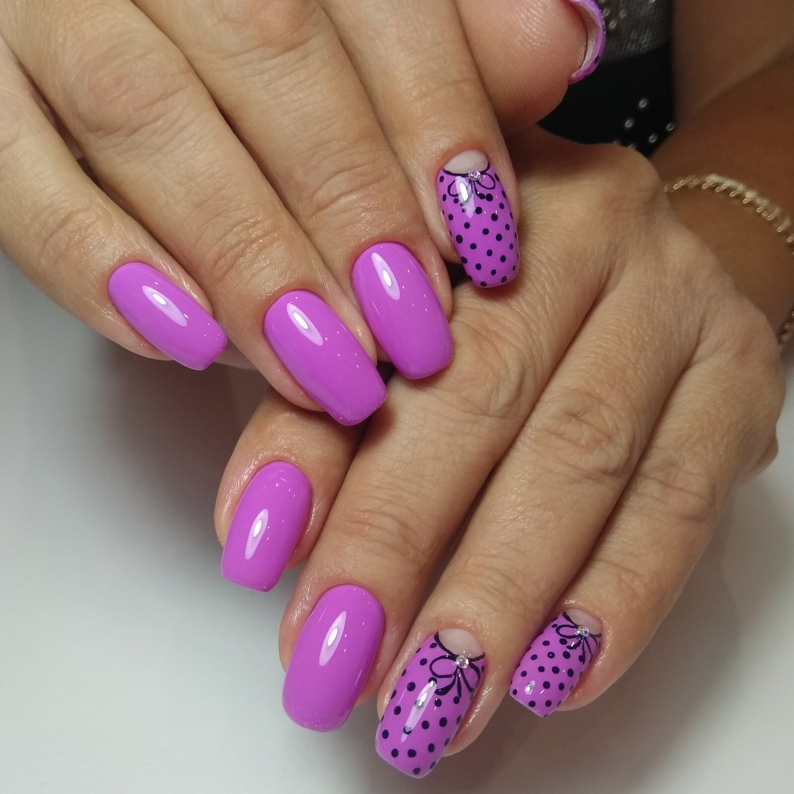 Манікюр з малюнком яскравий на квадратні нігті, фото -  Beautylife Studio