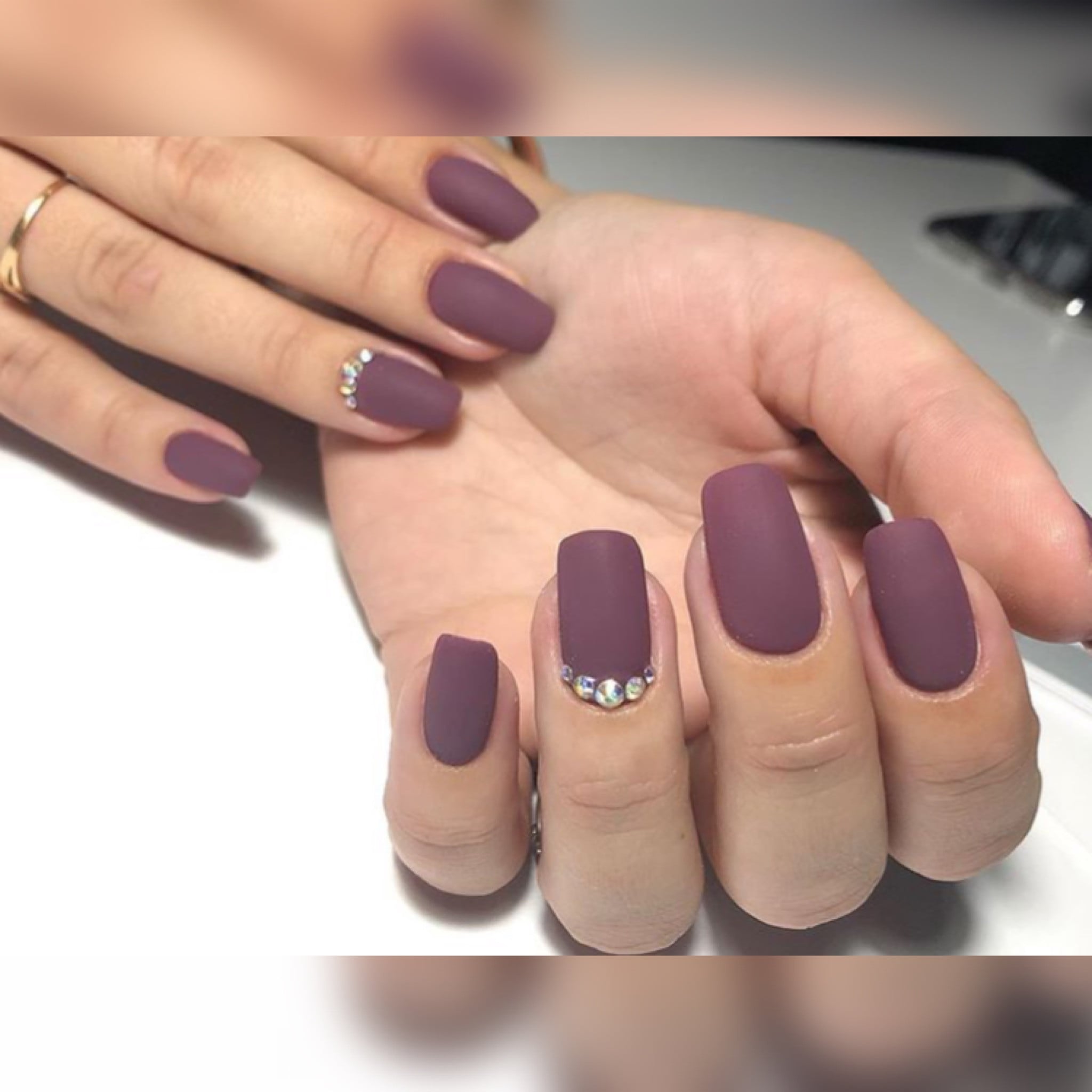 Матовый маникюр на квадратные ногти фиолетовый, фото -  Beautylife Studio
