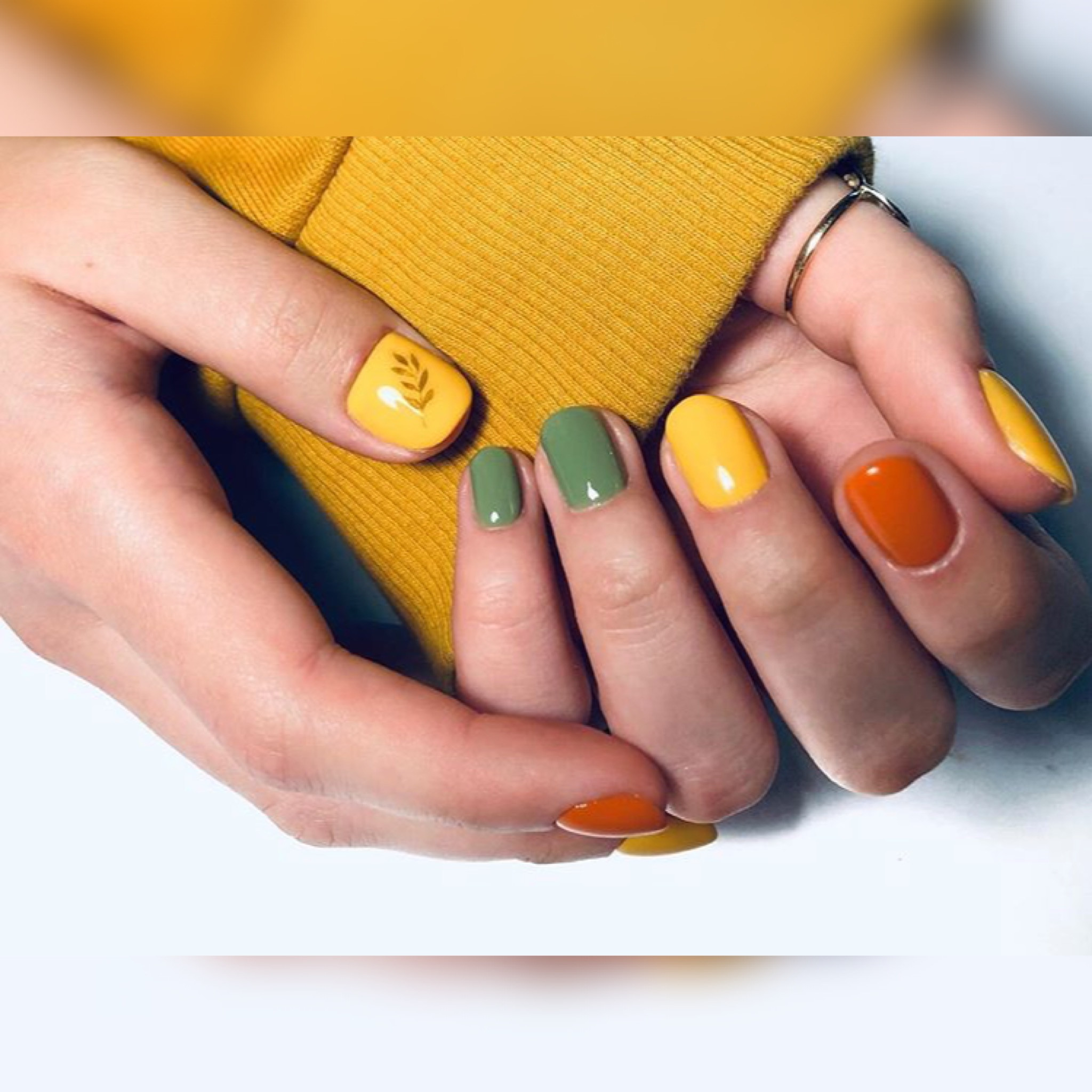 Маникюр на короткие ногти с рисунком разноцветный, фото -  Beautylife Studio