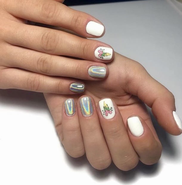 Белый маникюр с рисунком на квадратные ногти, фото -  Beautylife Studio