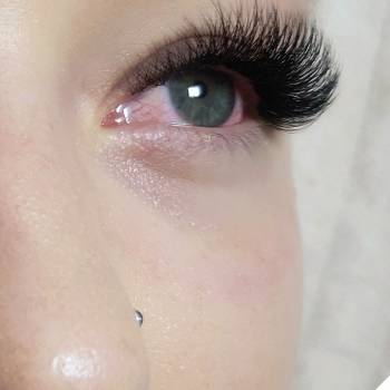 Нарощеня вій 