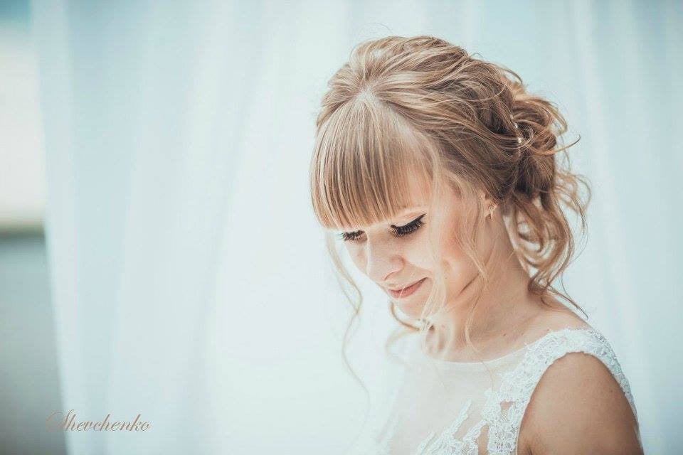 Стрижка з чолкою весільна зачіска блонд, фото - Фотограф Анна Шевченко
