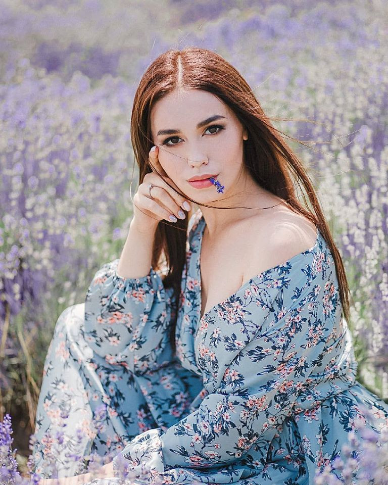 Фотосесія у лаванді портретна індивідуальна, фото - Фотограф Юлия Боярина
