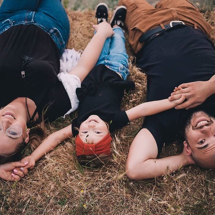 Сімейна фотосесія на природі літня, фото - Фотограф Виктория Комадовская