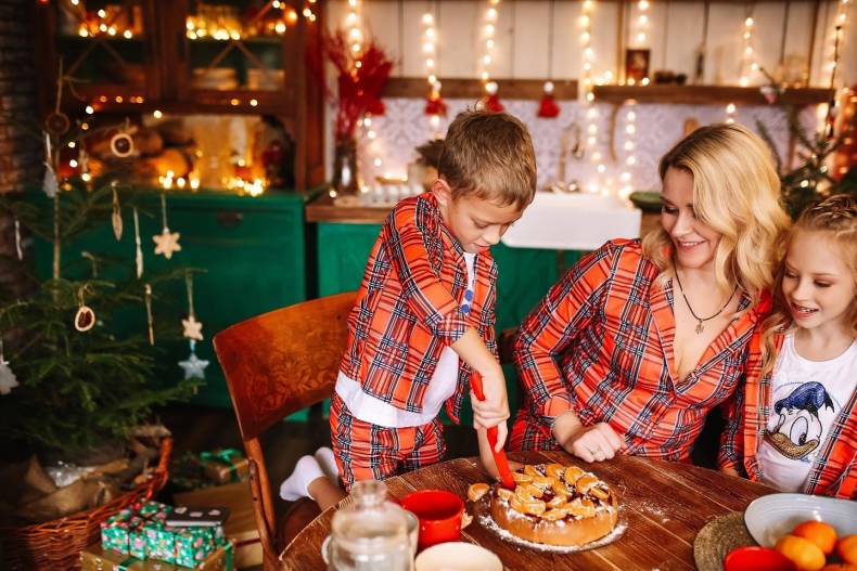 Новорічна фотосесія сімейна мама з дітьми, фото - Фотограф Ольга Гордеева