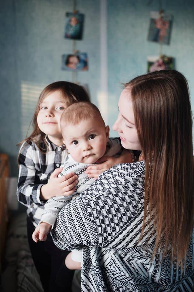 Сімейна фотосесія вдома мама з дітьми, фото - Фотограф Ольга Маркарова