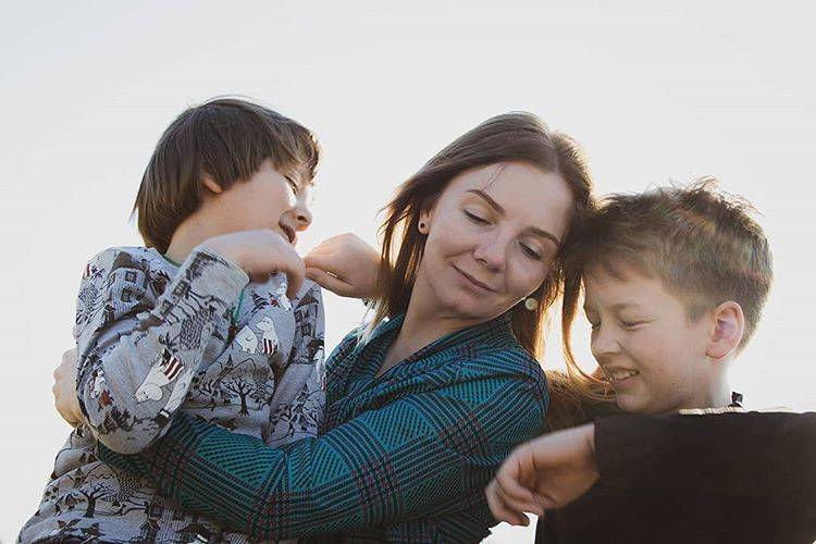 Семейная фотосессия на природе портретная, фото - Фотограф Евгений Мандрегель