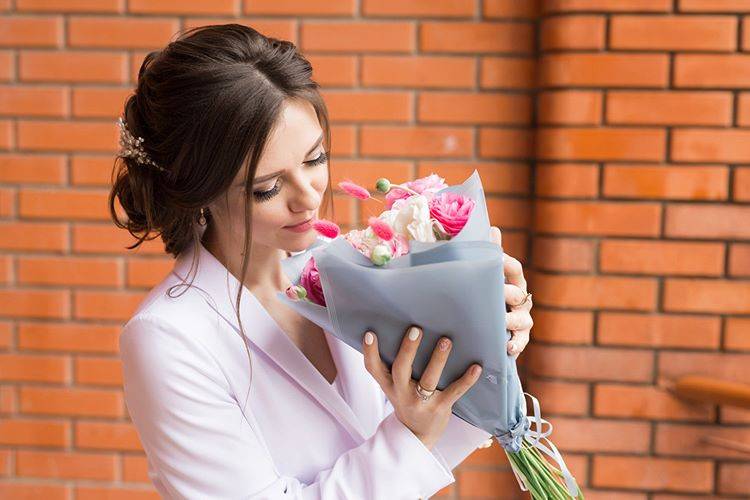 Фотосесія у піджаку з букетом портретна, фото - Фотограф Дмитрий Петрук