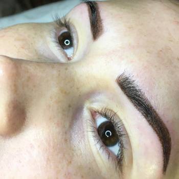 Сразу после процедуры.Пудровые брови.