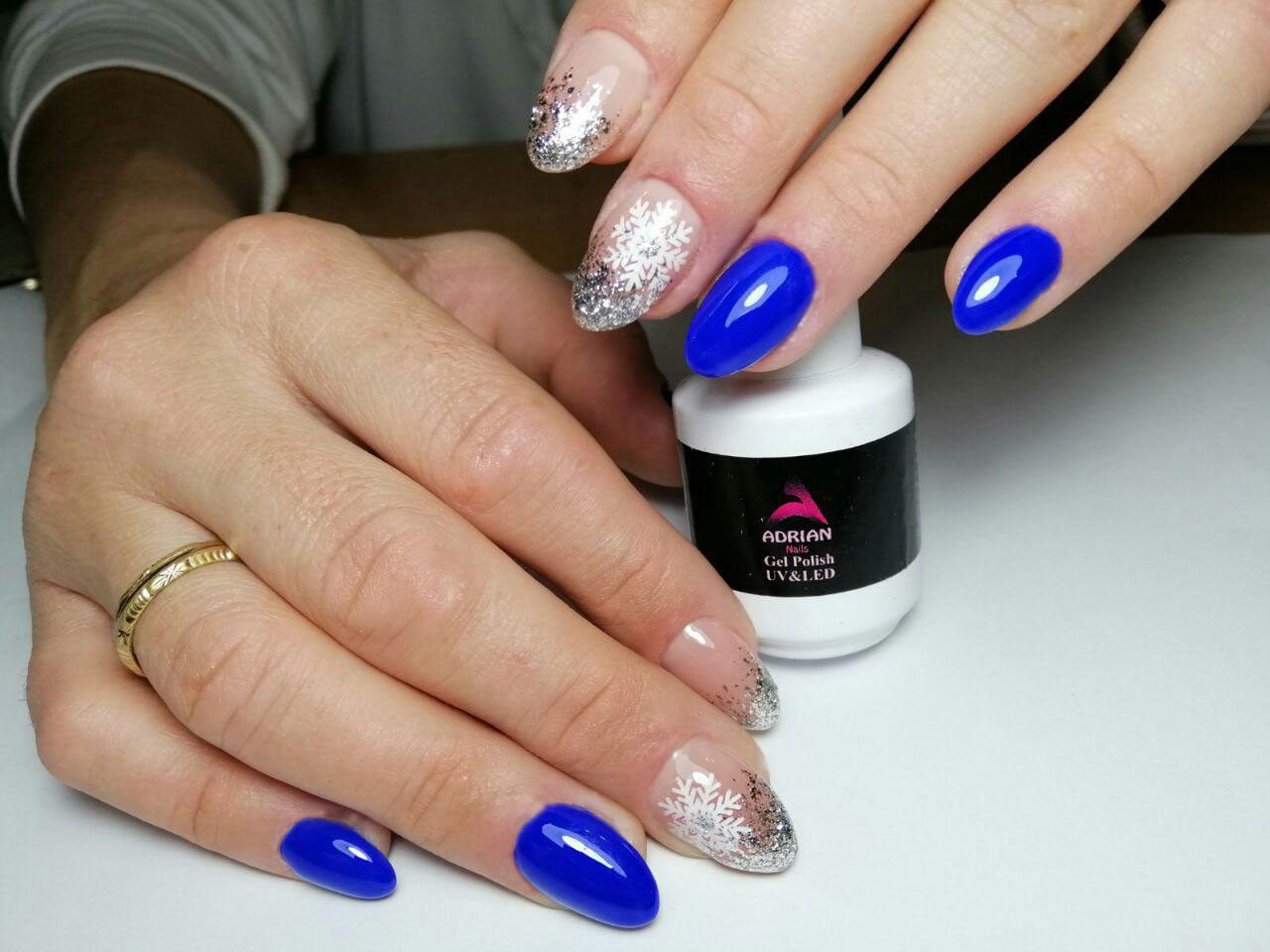 Манікюр з блискітками малюнком зима, фото -  Adrian Beauty Salon