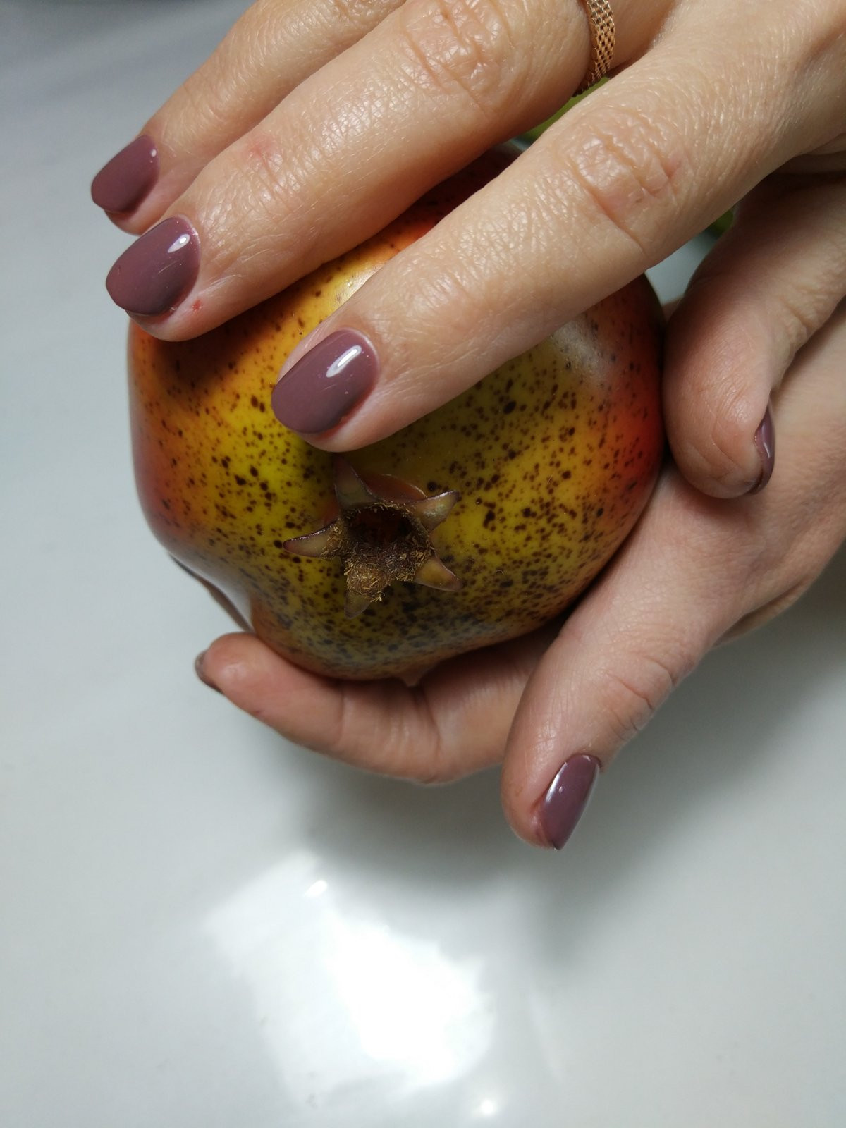 Маникюр на короткие ногти однотонный (монохромный) темный, фото - Студия красоты Pomegranate