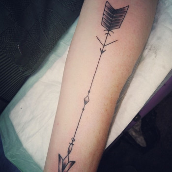 Тату мінімалізм стріла, фото - Тату майстер Владимир