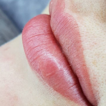 Татуаж губ
                    Майстер перманентного макіяжу Татьяна Дніпро