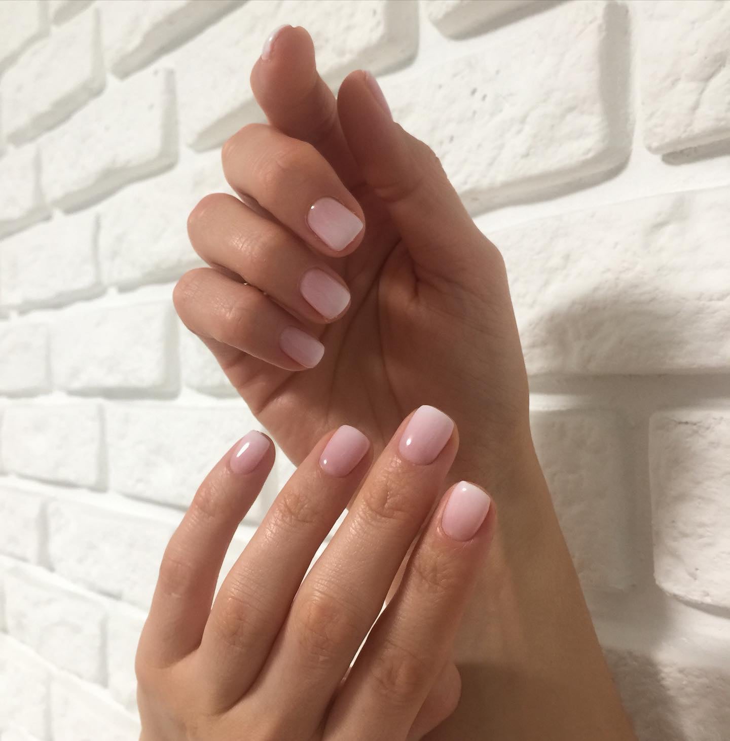 Манікюр на короткі нігті ніжний нюдовий, фото - Нігтьова студія Chica Room