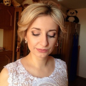 Моделирование и покраска бровей
                    Визажист Катерина Сологуб Николаев