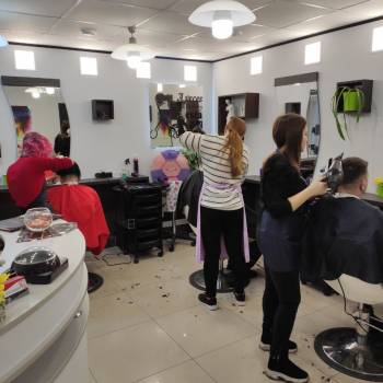 Постричься мужчине в Броварах парикмахерская рядом