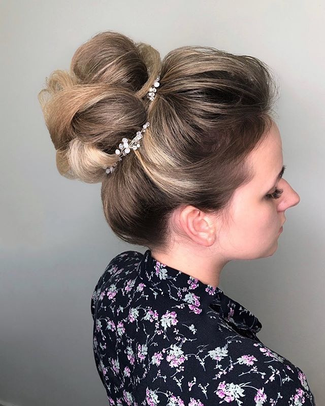Женская стрижка укладка прическа на свадьбу, фото -  Iryna Dalekorei School & Beauty Studio