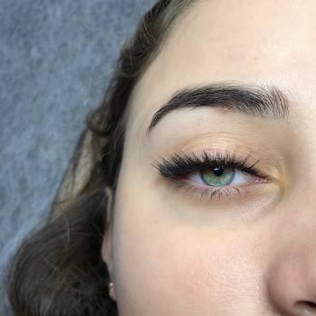 Нарощення вій 
Об’єм 4-5 д 
З додаванням лучиків 
Завиток