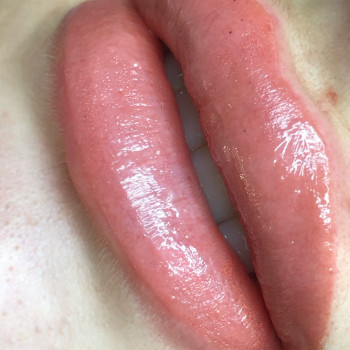 Татуаж губ
                    Майстер перманентного макіяжу Зинаида Херсон