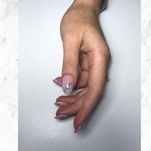 Ніжний манікюр нюдовий з малюнком, фото - Нігтьова студія Nail Studio
