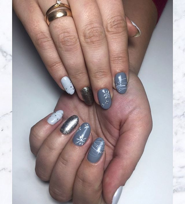 Новорічний манікюр з блискітками зима, фото - Нігтьова студія Nail Studio