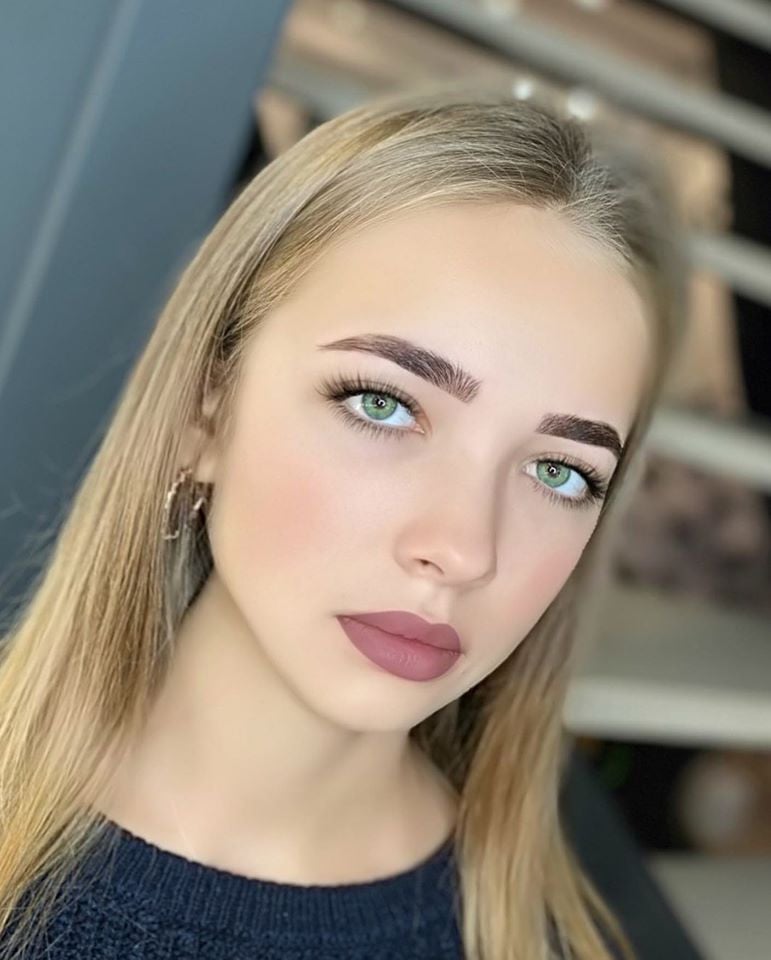 Красивый макияж губ для зеленых глаз, фото -  Okis Brow Bar