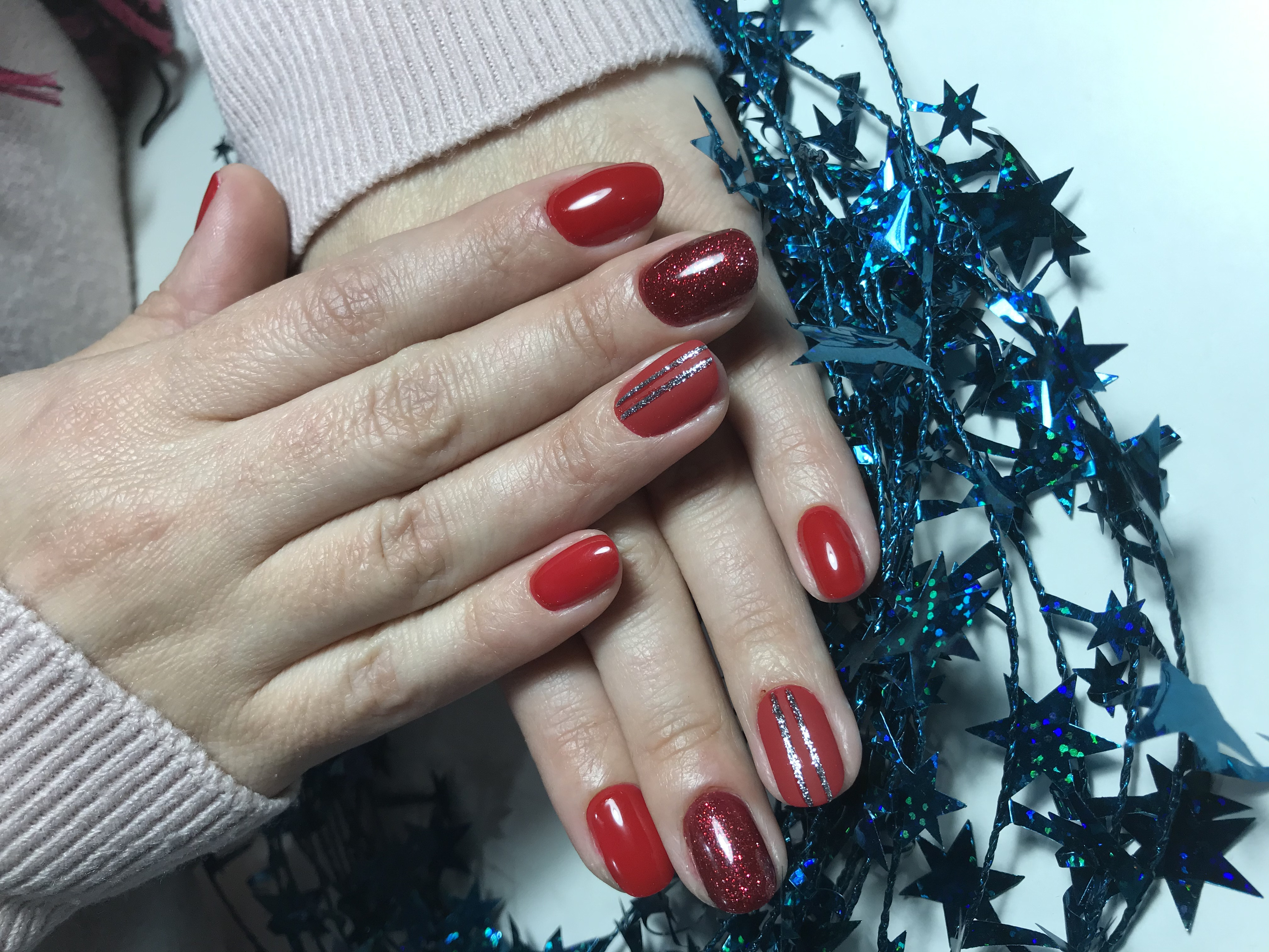 Червоний манікюр зима зимній, фото - Майстер манікюру Оксана Джасем