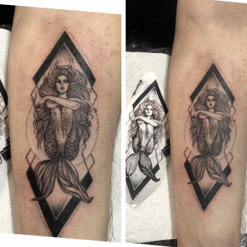 Черно-белая тату
                    Тату мастер Анастасия Боярская Одесса