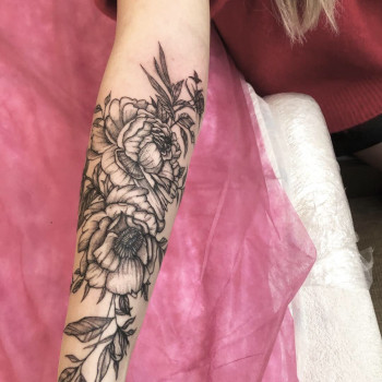 Черно-белая тату
                    Тату мастер Анастасия Боярская Одесса