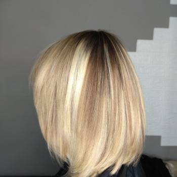 Стрижка женская
                    Парикмахер Элеонора Киев