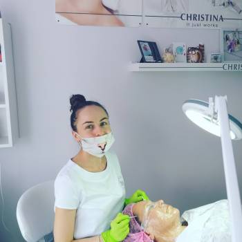 Комбіноване очищення шкіри обличчя. 