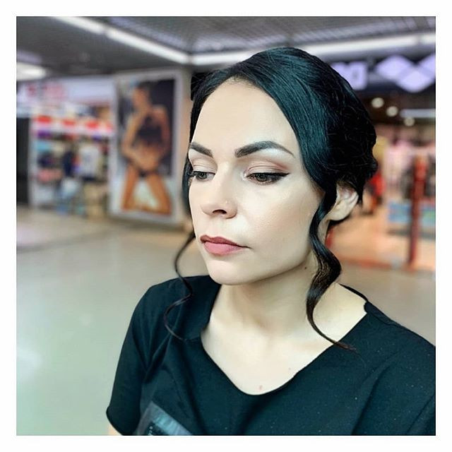 Макияж глаз вечерний губ, фото - Студия красоты Brow & Make-Up Ezzi