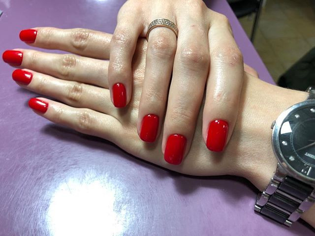 Красный маникюр на короткие ногти квадратные, фото -  Candy Nails