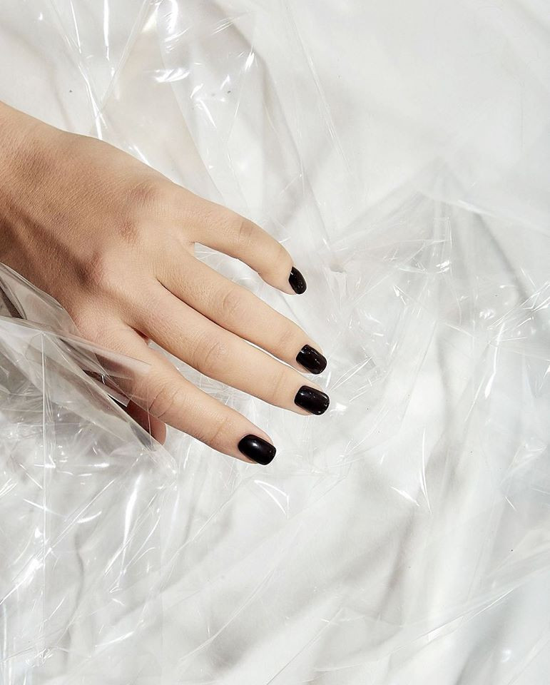 Манікюр на короткі нігті чорний однотонний (монохромний), фото -  Ten`s nailkitchen