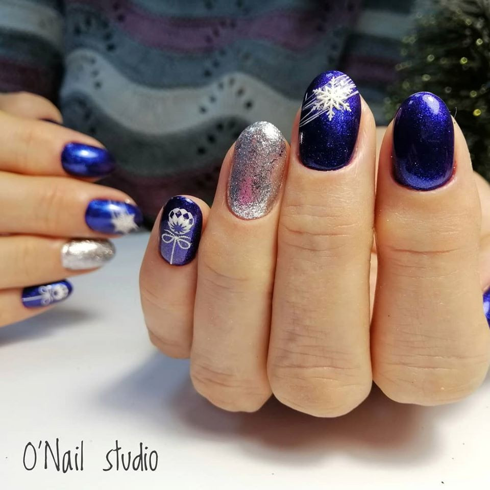Новогодний маникюр с блестками рисунком, фото - Студия красоты O`Nail by Olya Alekseeva