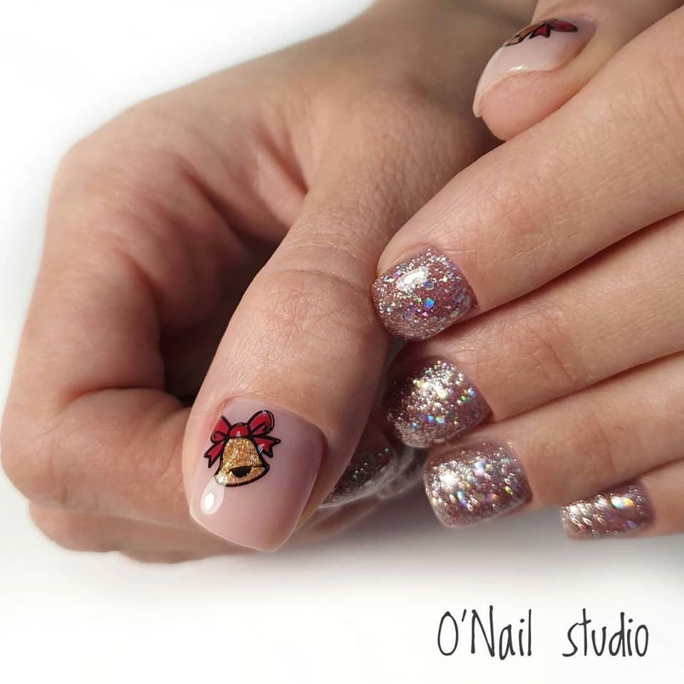 Маникюр на короткие ногти новогодний с блестками, фото - Студия красоты O`Nail by Olya Alekseeva