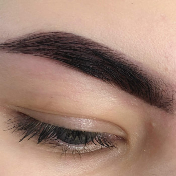 Коррекция и окрашивание бровей
                    Визажист Екатерина Пушкова Днепр