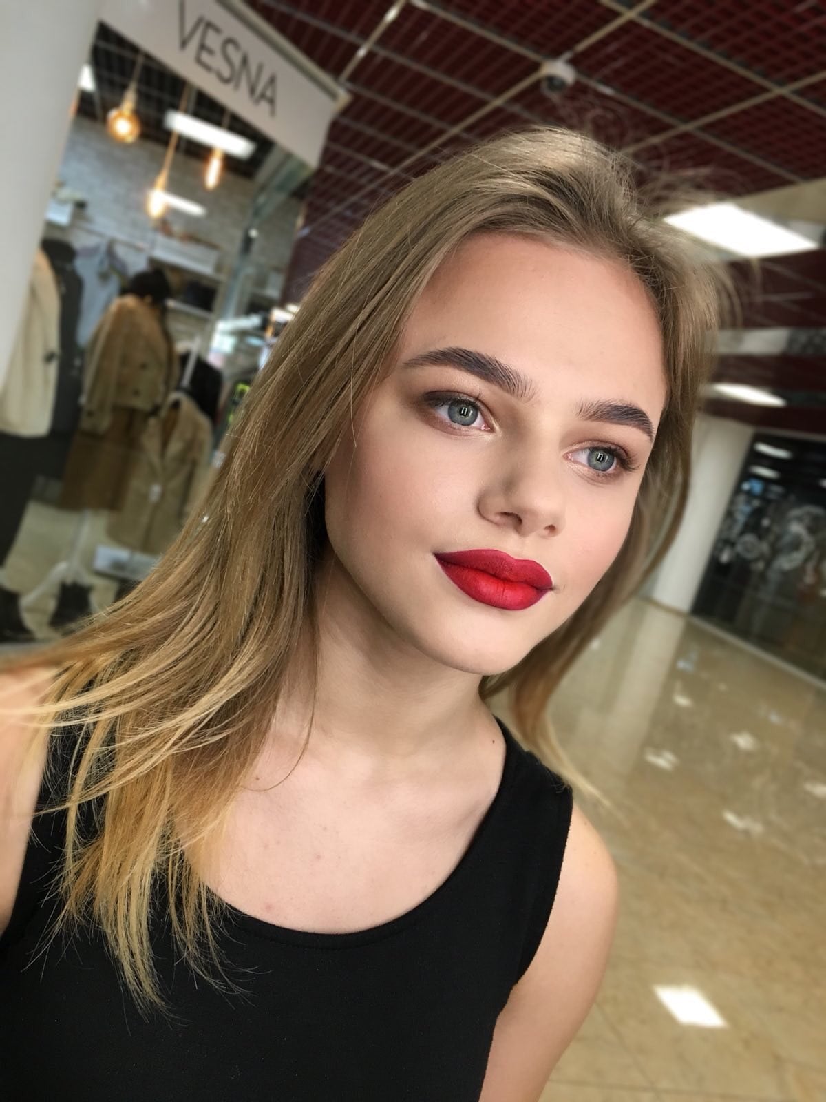 Красивый макияж дневной губ, фото - Студия красоты MakeUp & Hair Zone